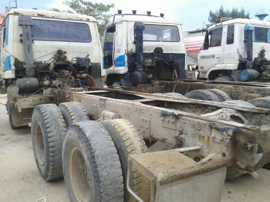 ขายรถบรรทุก 10 ล้อหัวคัสซี NISSAN UD CWM430M 230 แรงม้า มี 5 คันราคาคันละ 460000