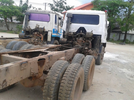 ขายรถบรรทุก 10 ล้อหัวคัสซี NISSAN UD CWM430M 230 แรงม้า มี 5 คันราคาคันละ 460000