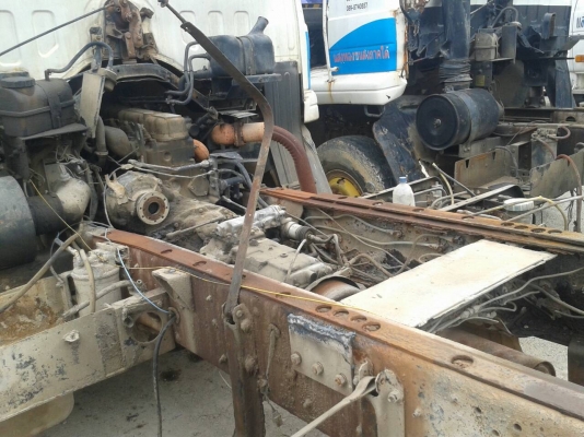 ขายรถบรรทุก 10 ล้อหัวคัสซี NISSAN UD CWM430M 230 แรงม้า มี 5 คันราคาคันละ 460000