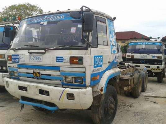 ขายรถบรรทุก 10 ล้อหัวคัสซี NISSAN UD CWM430M 230 แรงม้า มี 5 คันราคาคันละ 460000