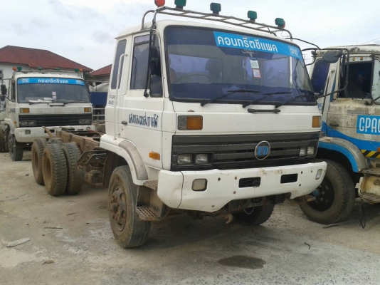 ขายรถบรรทุก 10 ล้อหัวคัสซี NISSAN UD CWM430M 230 แรงม้า มี 5 คันราคาคันละ 460000