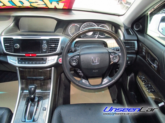 ยี่ห้อ : HONDA ปี : 2013 รุ่น : ACCORD สี : ขาว โฉม : โฉมปี (13-15) เกียร์ : AT รุ่นย่อย : i-VTEC 2.0  เครื่องยนต์ : เบนซิน, 2000 cc แอร์หลัง แอร์ Digital วิทยุ - CD MP3 DVD จอ LCD เซ็นทรัลล็อก กระจกไฟฟ้า กระจกมองข้างปรับไฟฟ้า Airbag เบรก ABS เบาะหนัง