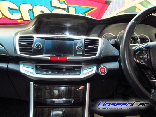 ยี่ห้อ : HONDA ปี : 2013 รุ่น : ACCORD สี : ขาว โฉม : โฉมปี (13-15) เกียร์ : AT รุ่นย่อย : i-VTEC 2.0  เครื่องยนต์ : เบนซิน, 2000 cc แอร์หลัง แอร์ Digital วิทยุ - CD MP3 DVD จอ LCD เซ็นทรัลล็อก กระจกไฟฟ้า กระจกมองข้างปรับไฟฟ้า Airbag เบรก ABS เบาะหนัง