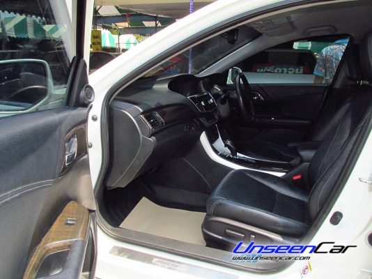ยี่ห้อ : HONDA ปี : 2013 รุ่น : ACCORD สี : ขาว โฉม : โฉมปี (13-15) เกียร์ : AT รุ่นย่อย : i-VTEC 2.0  เครื่องยนต์ : เบนซิน, 2000 cc แอร์หลัง แอร์ Digital วิทยุ - CD MP3 DVD จอ LCD เซ็นทรัลล็อก กระจกไฟฟ้า กระจกมองข้างปรับไฟฟ้า Airbag เบรก ABS เบาะหนัง