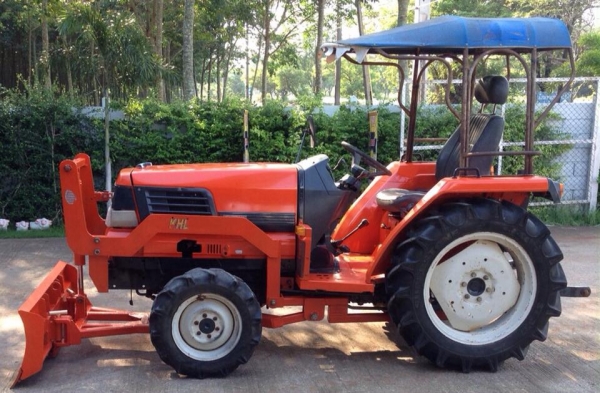 ขายรถไถ Kubota GL-26 (4WD) พร้อมมีดดันหน้า รถพร้อมใช้งานครับ