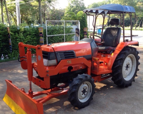 ขายรถไถ Kubota GL-26 (4WD) พร้อมมีดดันหน้า รถพร้อมใช้งานครับ