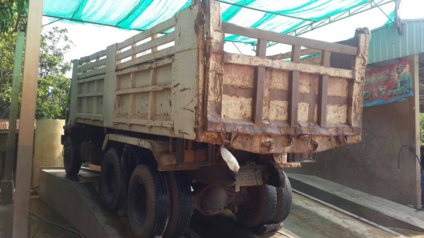 สิบล้อดั้มไอ้หลง FN 527MA 10สปีดร์ เบครใหญ่195แรง2เพา สภาพดีพร้อมใช้งาน ทะเบียนพร้อมโอน