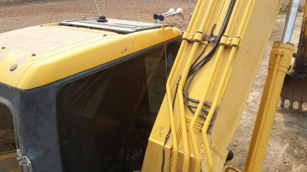 ขายแบคโค KOMATSU PC200-7 เครื่องดี ช่วงล่างดี ไม่เยิ้ม โซ๋ดี บูฒอาร์มดีสวยไม่โหลด คอลโซลภายในครบสวย สภาพพร้อมใช้งาน เอกสารใบอินวอร์ย สนใจโทร 090-8588220คุณนะ 093-3258446คุณบิว ID:narong498 หรือ www.truck.in.th/498 หรือfb:ณรงค์ ซื้อขายรถมือสอง (เว็บไซต์ส่ว