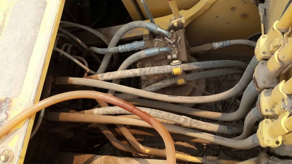 ขายแบคโค KOMATSU PC200-7 เครื่องดี ช่วงล่างดี ไม่เยิ้ม โซ๋ดี บูฒอาร์มดีสวยไม่โหลด คอลโซลภายในครบสวย สภาพพร้อมใช้งาน เอกสารใบอินวอร์ย สนใจโทร 090-8588220คุณนะ 093-3258446คุณบิว ID:narong498 หรือ www.truck.in.th/498 หรือfb:ณรงค์ ซื้อขายรถมือสอง (เว็บไซต์ส่ว