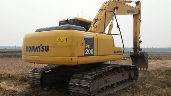 ขายแบคโค KOMATSU PC200-7 เครื่องดี ช่วงล่างดี ไม่เยิ้ม โซ๋ดี บูฒอาร์มดีสวยไม่โหลด คอลโซลภายในครบสวย สภาพพร้อมใช้งาน เอกสารใบอินวอร์ย สนใจโทร 090-8588220คุณนะ 093-3258446คุณบิว ID:narong498 หรือ www.truck.in.th/498 หรือfb:ณรงค์ ซื้อขายรถมือสอง (เว็บไซต์ส่ว
