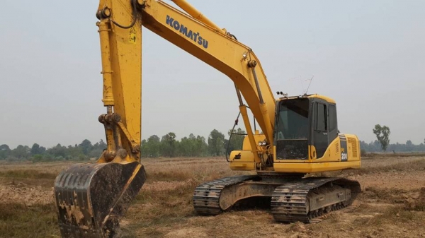 ขายแบคโค KOMATSU PC200-7 เครื่องดี ช่วงล่างดี ไม่เยิ้ม โซ๋ดี บูฒอาร์มดีสวยไม่โหลด คอลโซลภายในครบสวย สภาพพร้อมใช้งาน เอกสารใบอินวอร์ย สนใจโทร 090-8588220คุณนะ 093-3258446คุณบิว ID:narong498 หรือ www.truck.in.th/498 หรือfb:ณรงค์ ซื้อขายรถมือสอง (เว็บไซต์ส่ว