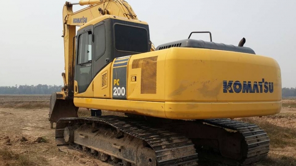 ขายแบคโค KOMATSU PC200-7 เครื่องดี ช่วงล่างดี ไม่เยิ้ม โซ๋ดี บูฒอาร์มดีสวยไม่โหลด คอลโซลภายในครบสวย สภาพพร้อมใช้งาน เอกสารใบอินวอร์ย สนใจโทร 090-8588220คุณนะ 093-3258446คุณบิว ID:narong498 หรือ www.truck.in.th/498 หรือfb:ณรงค์ ซื้อขายรถมือสอง (เว็บไซต์ส่ว