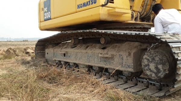 ขายแบคโค KOMATSU PC200-7 เครื่องดี ช่วงล่างดี ไม่เยิ้ม โซ๋ดี บูฒอาร์มดีสวยไม่โหลด คอลโซลภายในครบสวย สภาพพร้อมใช้งาน เอกสารใบอินวอร์ย สนใจโทร 090-8588220คุณนะ 093-3258446คุณบิว ID:narong498 หรือ www.truck.in.th/498 หรือfb:ณรงค์ ซื้อขายรถมือสอง (เว็บไซต์ส่ว