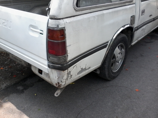 ขาย  isuzu  4ประตูปี93 เครื่องดีเกีนร์ดี เอาไปทำสีอย่างเดียว