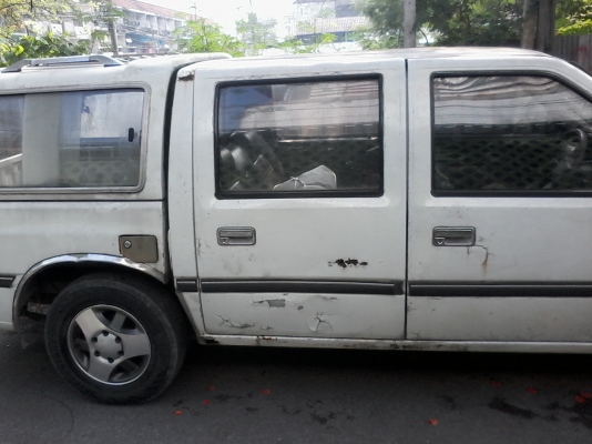 ขาย  isuzu  4ประตูปี93 เครื่องดีเกีนร์ดี เอาไปทำสีอย่างเดียว