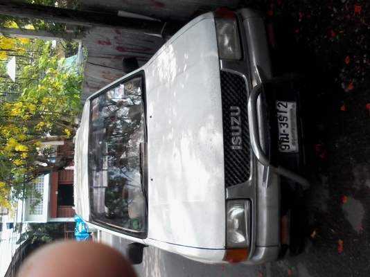 ขาย  isuzu  4ประตูปี93 เครื่องดีเกีนร์ดี เอาไปทำสีอย่างเดียว