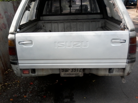 ขาย  isuzu  4ประตูปี93 เครื่องดีเกีนร์ดี เอาไปทำสีอย่างเดียว