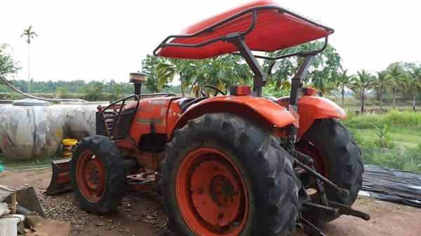 คูโบต้า 7040 2เพลา ขายตามสภาพ/// เครื่องดี สีสันสวย มีดันหน้า1ชิ้น เอกสารครบพร้อมโอนโทรหาลุงโหนกเลยจ้า 081 074 5778 จ้า