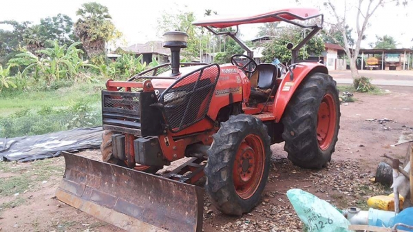 คูโบต้า 7040 2เพลา ขายตามสภาพ/// เครื่องดี สีสันสวย มีดันหน้า1ชิ้น เอกสารครบพร้อมโอนโทรหาลุงโหนกเลยจ้า 081 074 5778 จ้า