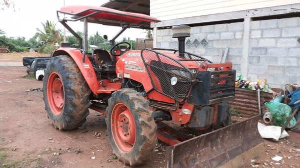 คูโบต้า 7040 2เพลา ขายตามสภาพ/// เครื่องดี สีสันสวย มีดันหน้า1ชิ้น เอกสารครบพร้อมโอนโทรหาลุงโหนกเลยจ้า 081 074 5778 จ้า