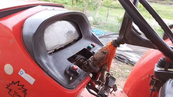 คูโบต้า 7040 2เพลา ขายตามสภาพ/// เครื่องดี สีสันสวย มีดันหน้า1ชิ้น เอกสารครบพร้อมโอนโทรหาลุงโหนกเลยจ้า 081 074 5778 จ้า