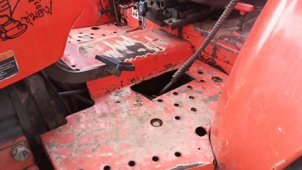 คูโบต้า 7040 2เพลา ขายตามสภาพ/// เครื่องดี สีสันสวย มีดันหน้า1ชิ้น เอกสารครบพร้อมโอนโทรหาลุงโหนกเลยจ้า 081 074 5778 จ้า