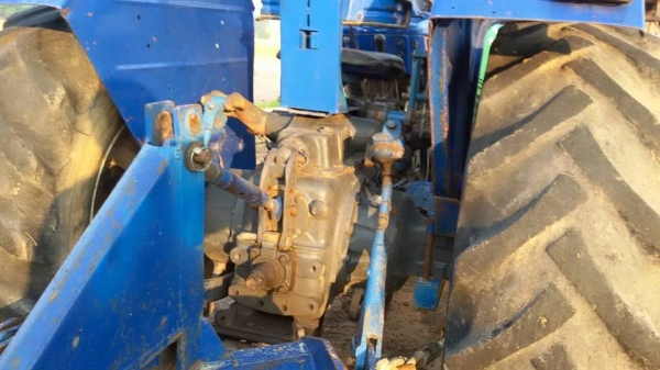 ขายรถไถ ฟอร์ด 6610 ตัวแท้เครื่อง T6 เสื้อลาย เล่มทะเบียนครบ