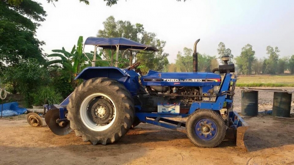 ขายรถไถ ฟอร์ด 6610 ตัวแท้เครื่อง T6 เสื้อลาย เล่มทะเบียนครบ