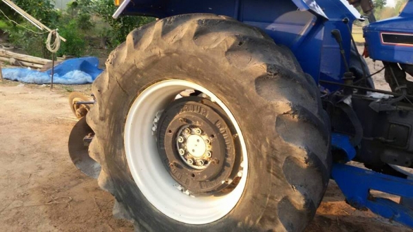 ขายรถไถ ฟอร์ด 6610 ตัวแท้เครื่อง T6 เสื้อลาย เล่มทะเบียนครบ