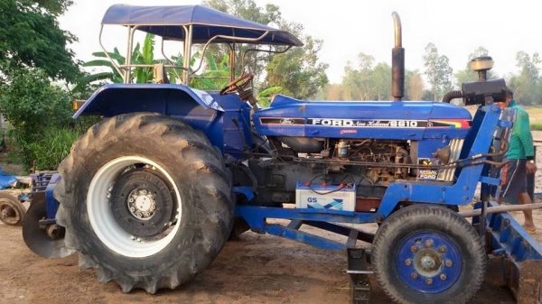 ขายรถไถ ฟอร์ด 6610 ตัวแท้เครื่อง T6 เสื้อลาย เล่มทะเบียนครบ