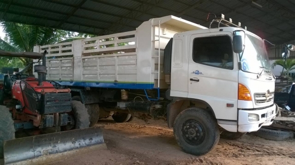 ขาย HINO MEGA 220 แรงม้า สภาพพร้อมใช้งาน เครื่องเดิม เกียร์เดิม คัสซีสวยตลอดเส้น ภายในเก๋งสวย ทะเบียนพร้อมโอนครับ ขาย HINO MEGA 220 แรงม้า สภาพพร้อมใช้งาน เครื่องเดิม เกียร์เดิม คัสซีสวยตลอดเส้น ภายในเก๋งสวย ทะเบียนพร้อมโอนครับ