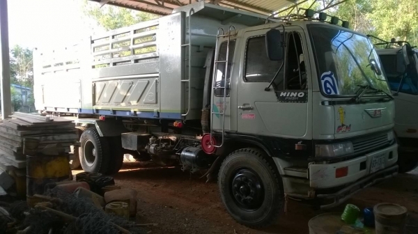 ขาย HINO FM3H ดั้มสามมิตร คัสซีสวยตลอดเส้น เครื่องเดิม HO7D 195 แรงม้า เกียร์เดิม สโลว์เดิม ยางเต็ม ทะเบียนพร้อมโอน จัดแนนซ์ให้ด้วยครับ