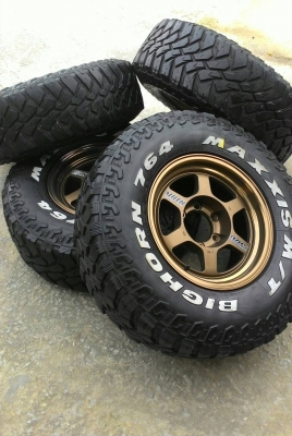 ขายล้อ TE37 พร้อมยาง Mud 265/75R16 สวยๆ