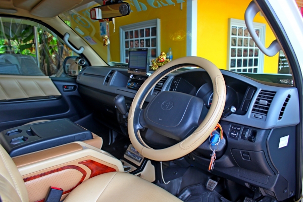 ขายรถตู้โตโยต้าแต่ง VIP ปี 2014 สภาพสวย
