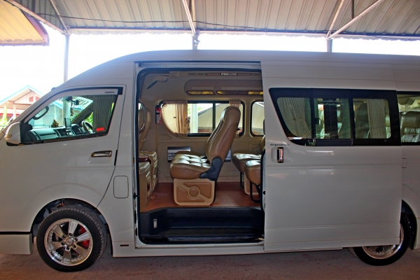 ขายรถตู้โตโยต้าแต่ง VIP ปี 2014 สภาพสวย