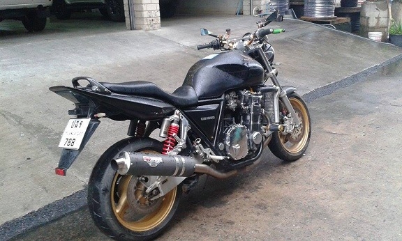 ขาย cb1000 ทะเบียนภาษีไม่ขาด พร้อมโอนเป็นชื่อให้เลยด้วย ของแต่งเต็ม