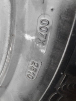 195R14 MICHELIN AGILIS  ยางสวย ดอกหนา ไม่มีปะ มี 2 เส้น โทร.081-427-3941