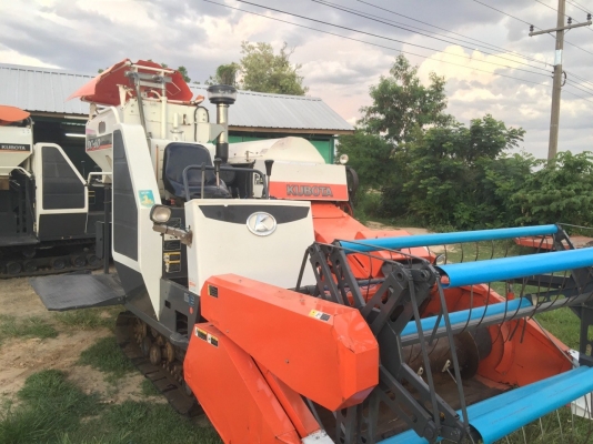 ..รถเกี่ยวข้าว คูโบต้า รุ่น 60plus ปี54 17xxชม.มีเล่มทะเบียน  ราคา 299000  บาท