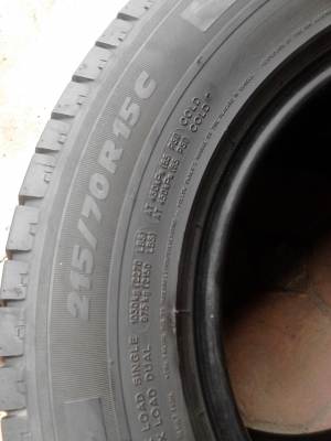 215/70R15 MICHELIN AGILIS ปี 2013 มี 2 เส้น tel.081-427-3941 215/70R15 MICHELIN AGILIS ปี 2013 มี 2 เส้น tel.081-427-3941