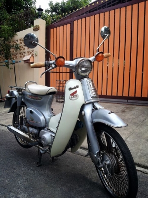 ขาย c90 สีเทา มีเล่มทะเบียนขาดต่อ 3 ปี ต่อได้ปกติคับ ราคา 14000 บาท รถอยู่กรุงเทพคับ