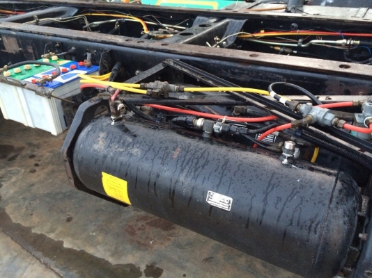 ขายด่วนเมกก้า 260แรง ปี 47 หัวคัสซี จัดแนนซ์ได้สูง ดอกถูก จัดแนนซ์ได้1200000บาท หรือต้องการกะบะดั้มสามมิตรทางเราก็มี