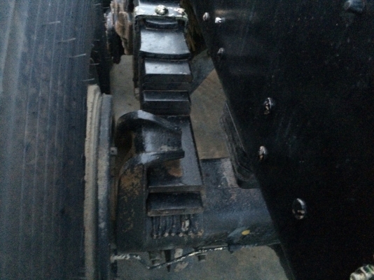 ขายด่วนเมกก้า 260แรง ปี 47 หัวคัสซี จัดแนนซ์ได้สูง ดอกถูก จัดแนนซ์ได้1200000บาท หรือต้องการกะบะดั้มสามมิตรทางเราก็มี