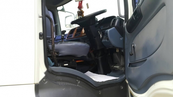 ขายด่วนเมกก้า 260แรง ปี 47 หัวคัสซี จัดแนนซ์ได้สูง ดอกถูก จัดแนนซ์ได้1200000บาท หรือต้องการกะบะดั้มสามมิตรทางเราก็มี