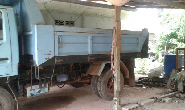 ขายรถ6ล้อดั้มพ์ ISUZU NKR เครื่อง 88 แรงม้า เกียร์สั้น สนใจโทร 081-970-1072