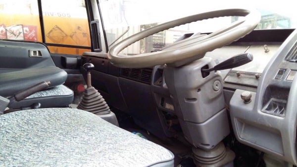 ขายรถบรรทุกสิบล้อหัวแชสซี HINO 3H เครื่องเดิม 195 แรง 2 เพลา แชสซีสวย ภายในดี ทะเบียนพร้อม ขายรถบรรทุกสิบล้อหัวแชสซี HINO 3H เครื่องเดิม 195 แรง 2 เพลา แชสซีสวย ภายในดี ทะเบียนพร้อม