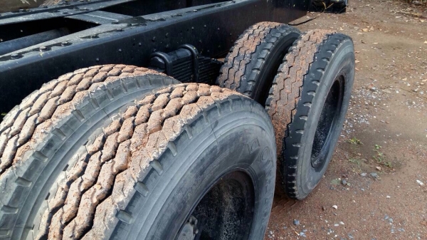 ขายรถบรรทุกสิบล้อหัวแชสซี HINO 3H เครื่องเดิม 195 แรง 2 เพลา แชสซีสวย ภายในดี ทะเบียนพร้อม ขายรถบรรทุกสิบล้อหัวแชสซี HINO 3H เครื่องเดิม 195 แรง 2 เพลา แชสซีสวย ภายในดี ทะเบียนพร้อม