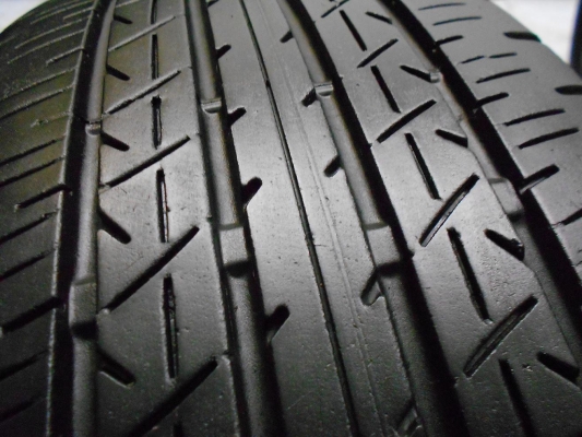 ขายยาง Bridgestone ER33 215/60/16 กลางปี 13 ดอกสวย ไม่มีปะ 1 ชุด ราคา 3,800.- / ใส่ ถ่วง ฟรีค่ะ ขายยาง Bridgestone ER33 215/60/16 กลางปี 13 ดอกสวย ไม่มีปะ 1 ชุด ราคา 3,800.- / ใส่ ถ่วง ฟรีค่ะ