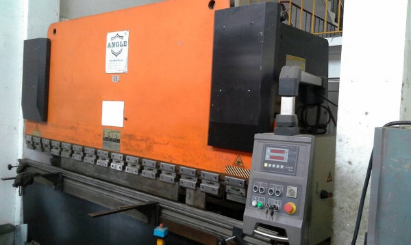 ขายเครื่องตัดยี่ห้อHogoยาว10ฟุตตัดได้6มิลและพับใต้หวันยาว10ฟุตพัยได้6มิลมีจอครับ