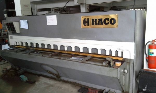 ขายเครื่องตัดยี่ห้อHogoยาว10ฟุตตัดได้6มิลและพับใต้หวันยาว10ฟุตพัยได้6มิลมีจอครับ