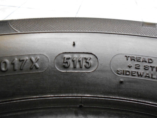 ขายยาง Michelin 215/60/16 ปลายปี 13 ดอกสวย ไม่มีปะ 1 ชุด / ใส่ฟรี ส่งฟรีค่ะ